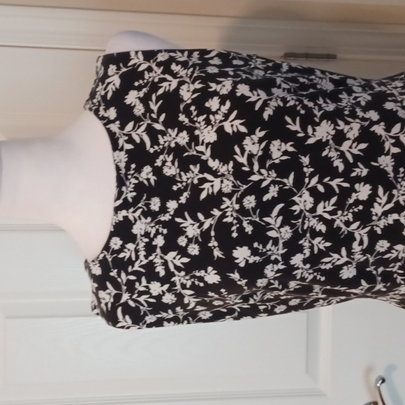 💙🌺Floral Black and White Dress🎉 - Picture 7 of 12